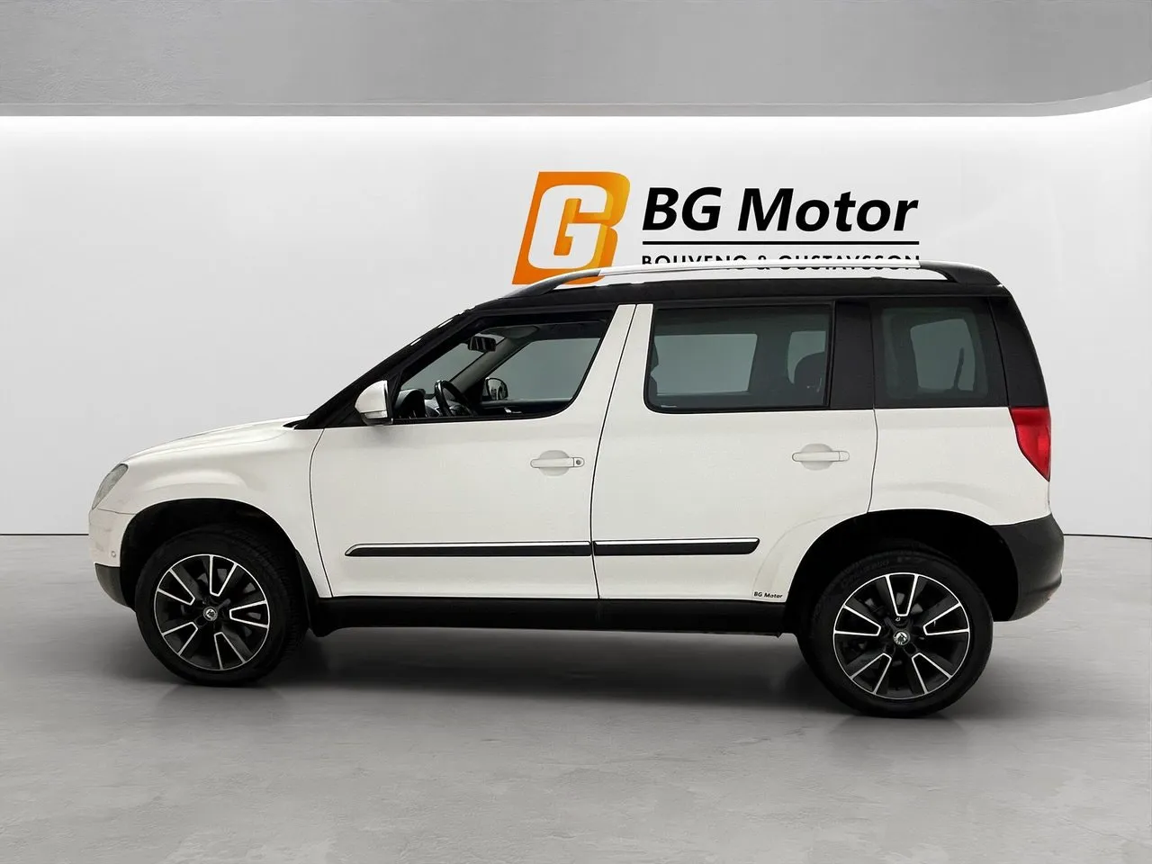 Vehicle image 6