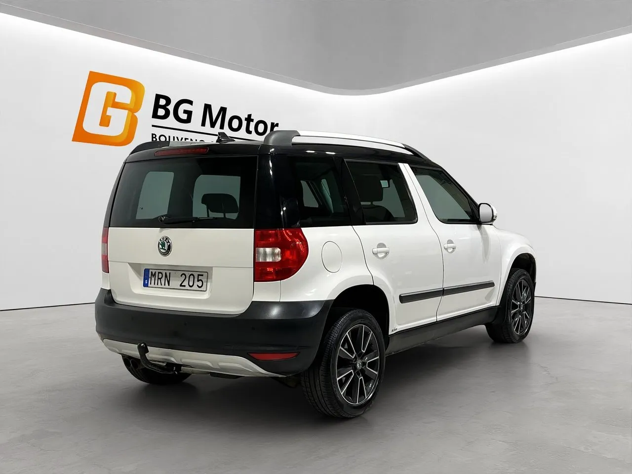 Vehicle image 3