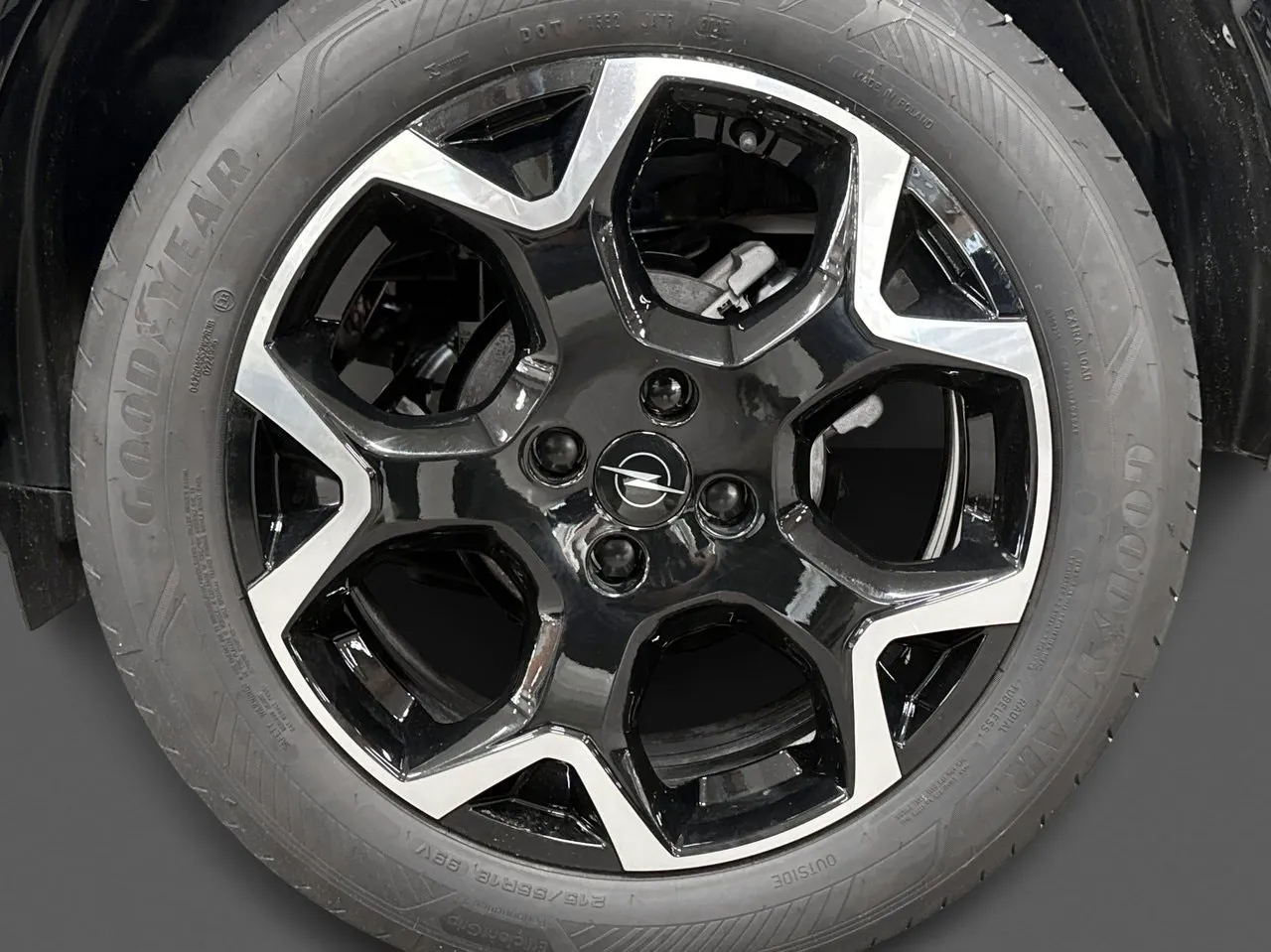 Vehicle image 16