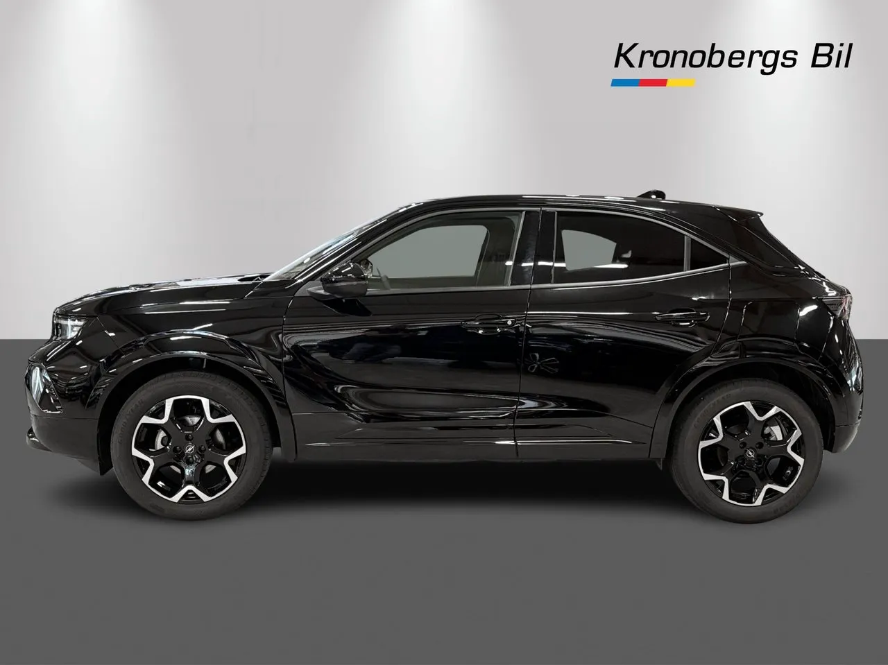 Vehicle image 3