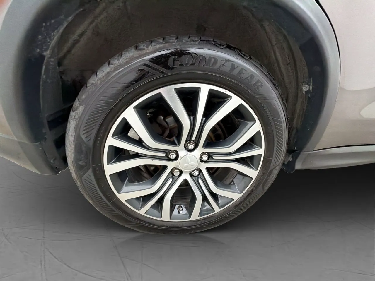 Vehicle image 32