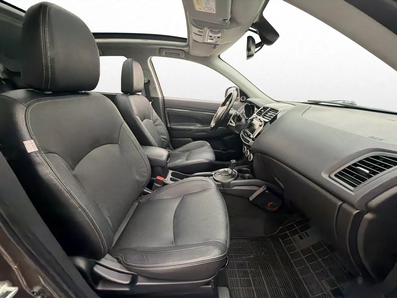 Vehicle image 14