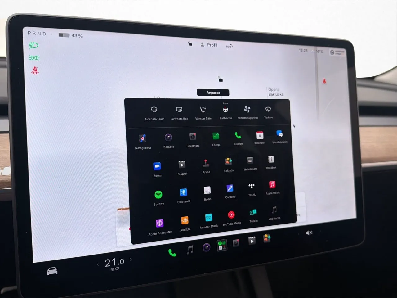 Vehicle image 16