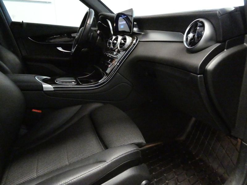 Mercedes GLC300 bild 18