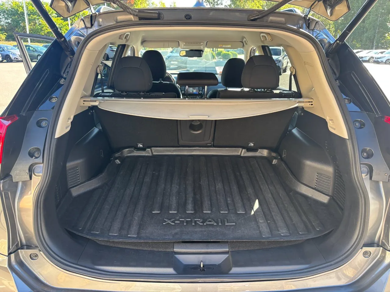 Vehicle image 21
