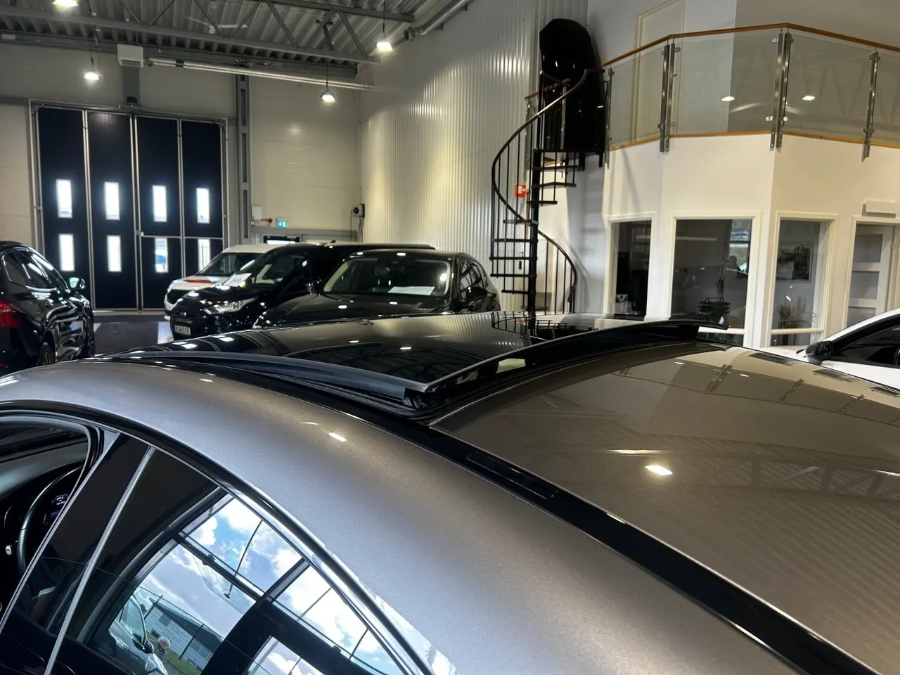 Vehicle image 14