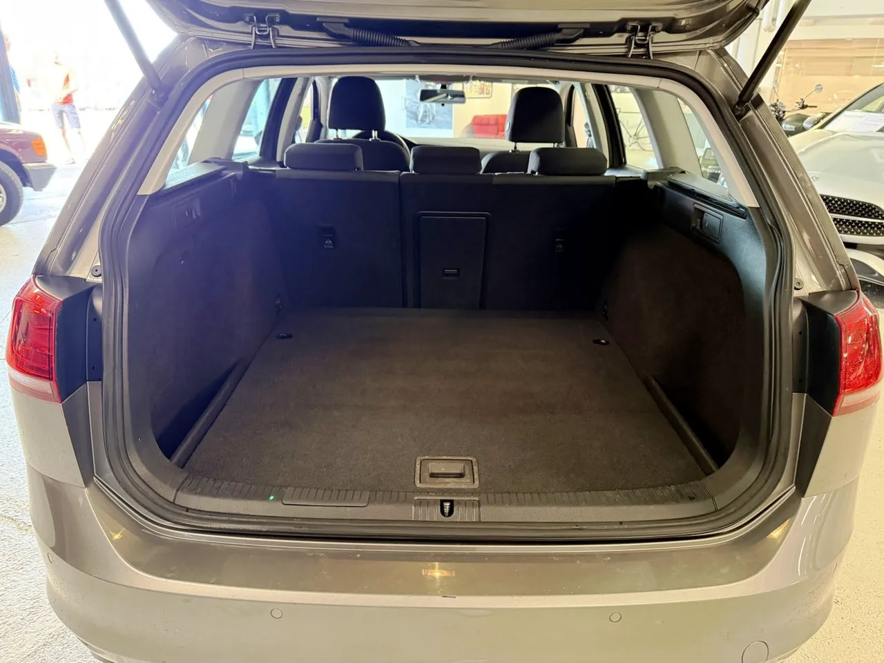 Vehicle image 19