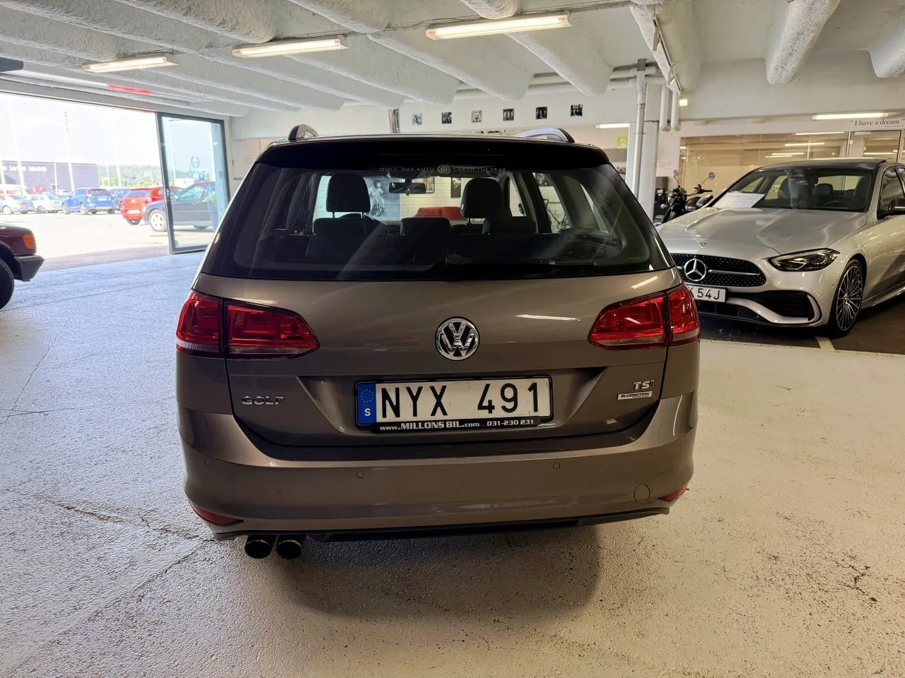 Vehicle image 7