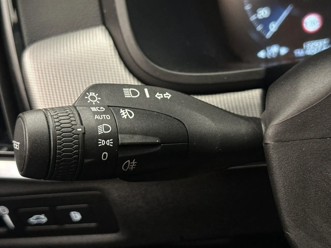 Vehicle image 34
