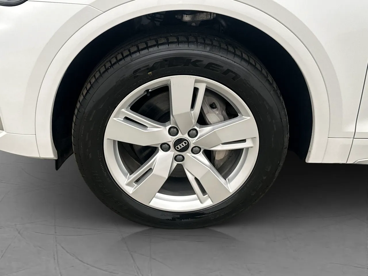 Vehicle image 25