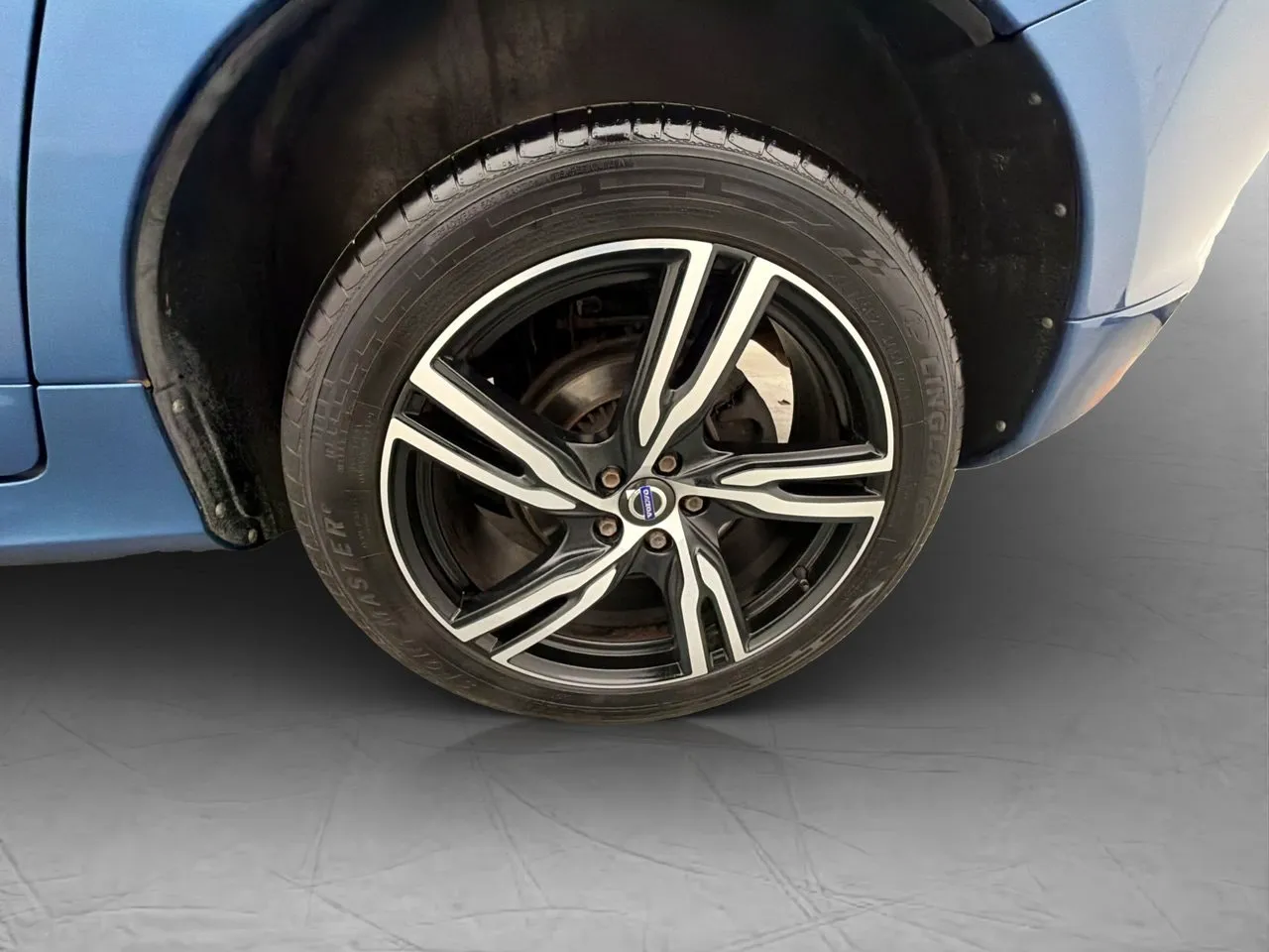 Vehicle image 32