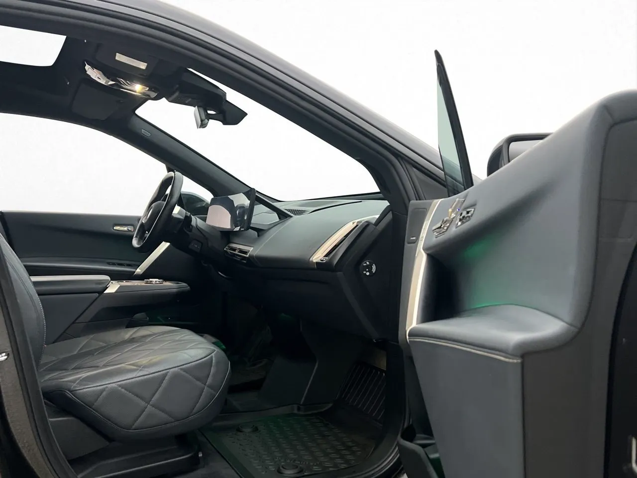 Vehicle image 35