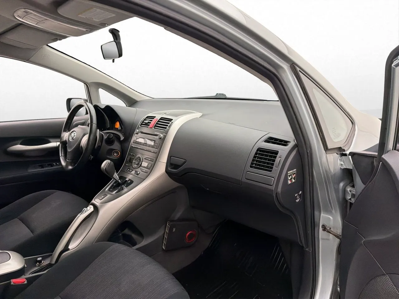 Vehicle image 15