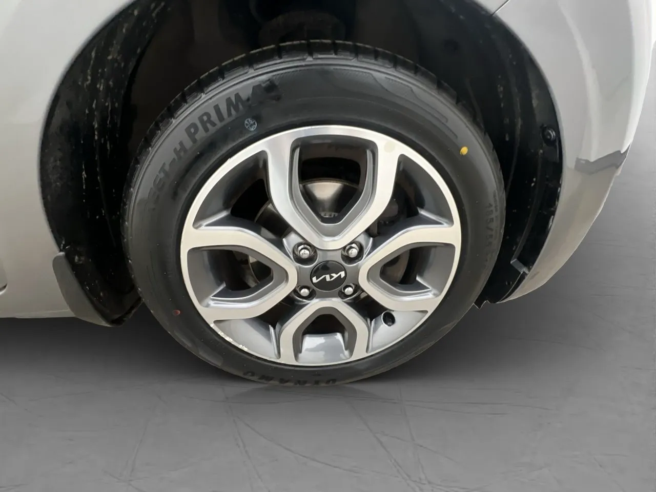 Vehicle image 28