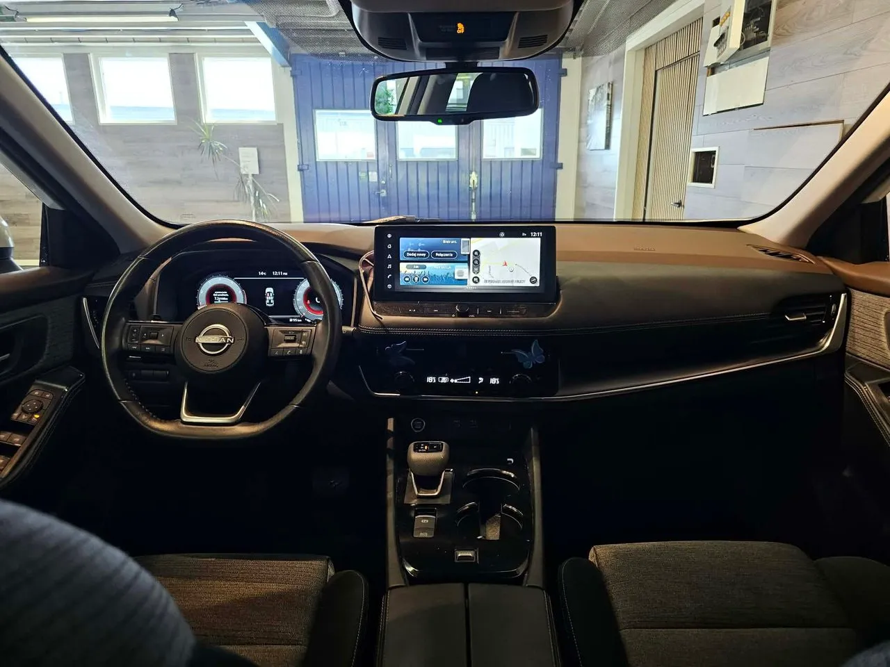 Vehicle image 14