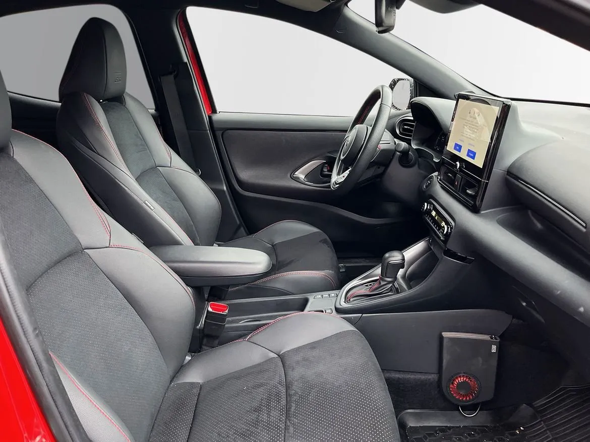 Vehicle image 6