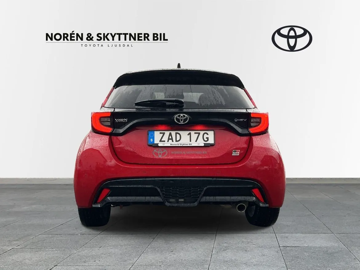 Vehicle image 4