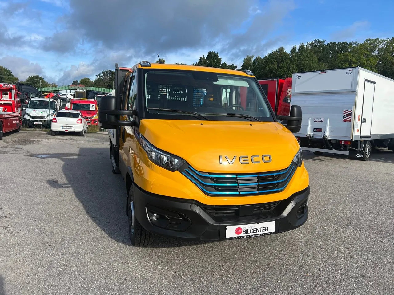 Vehicle image 25