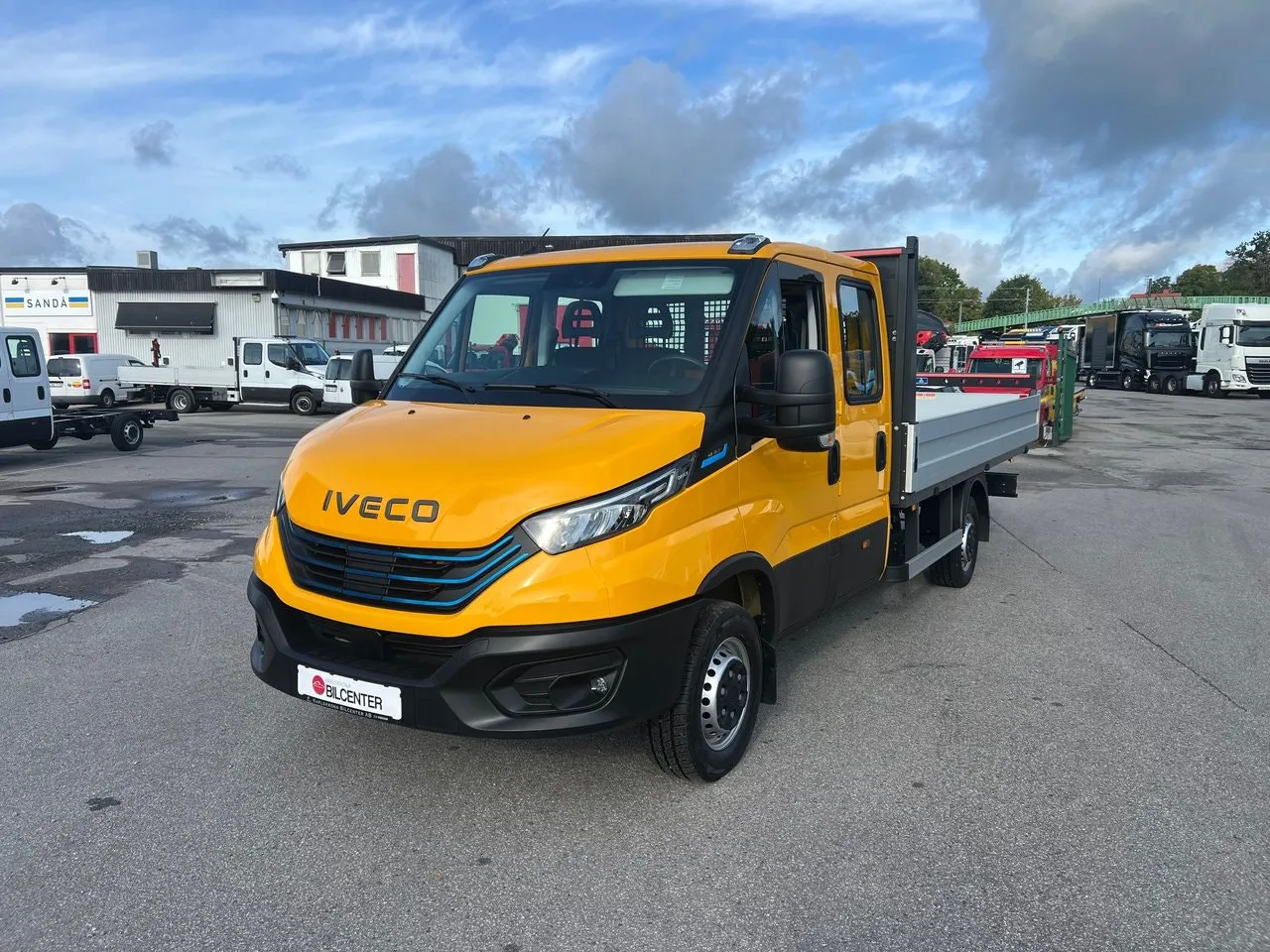 Vehicle image 10