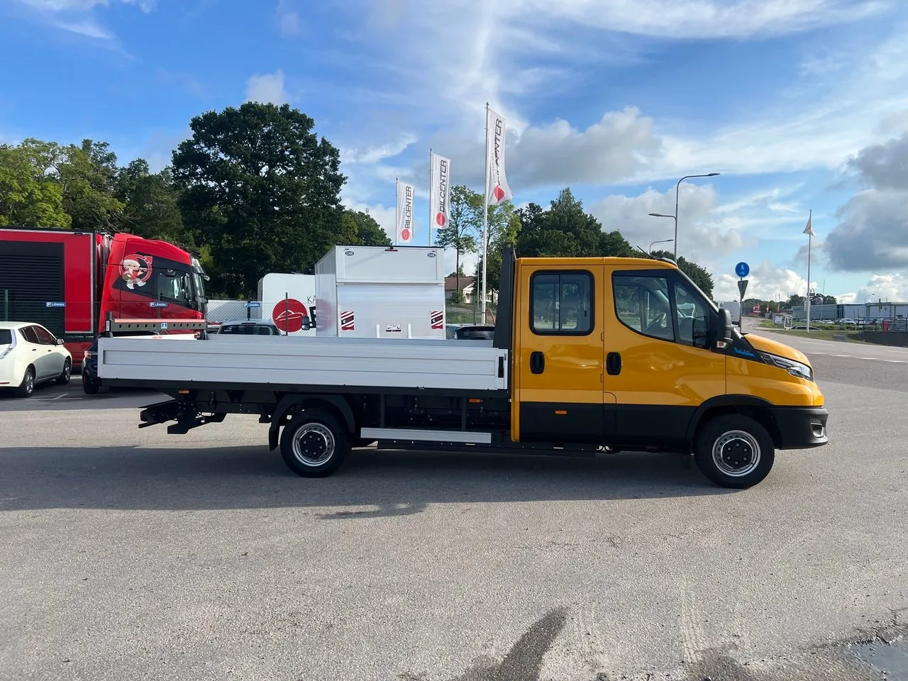 Vehicle image 30