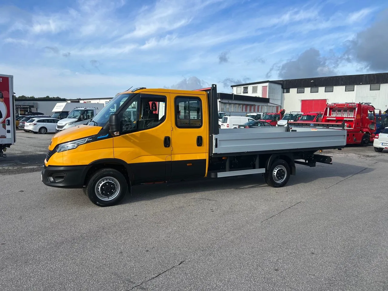 Vehicle image 13