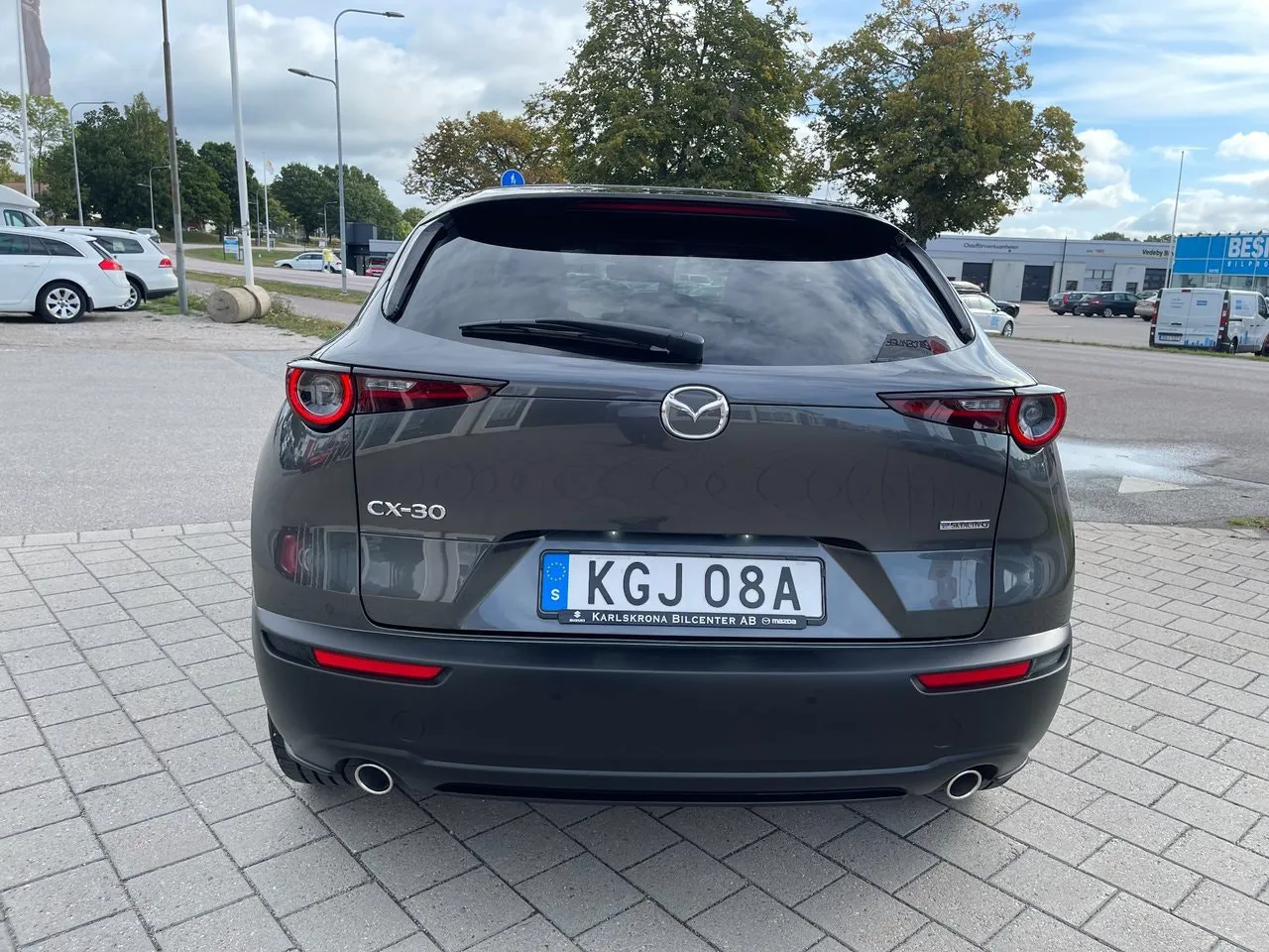 Vehicle image 5