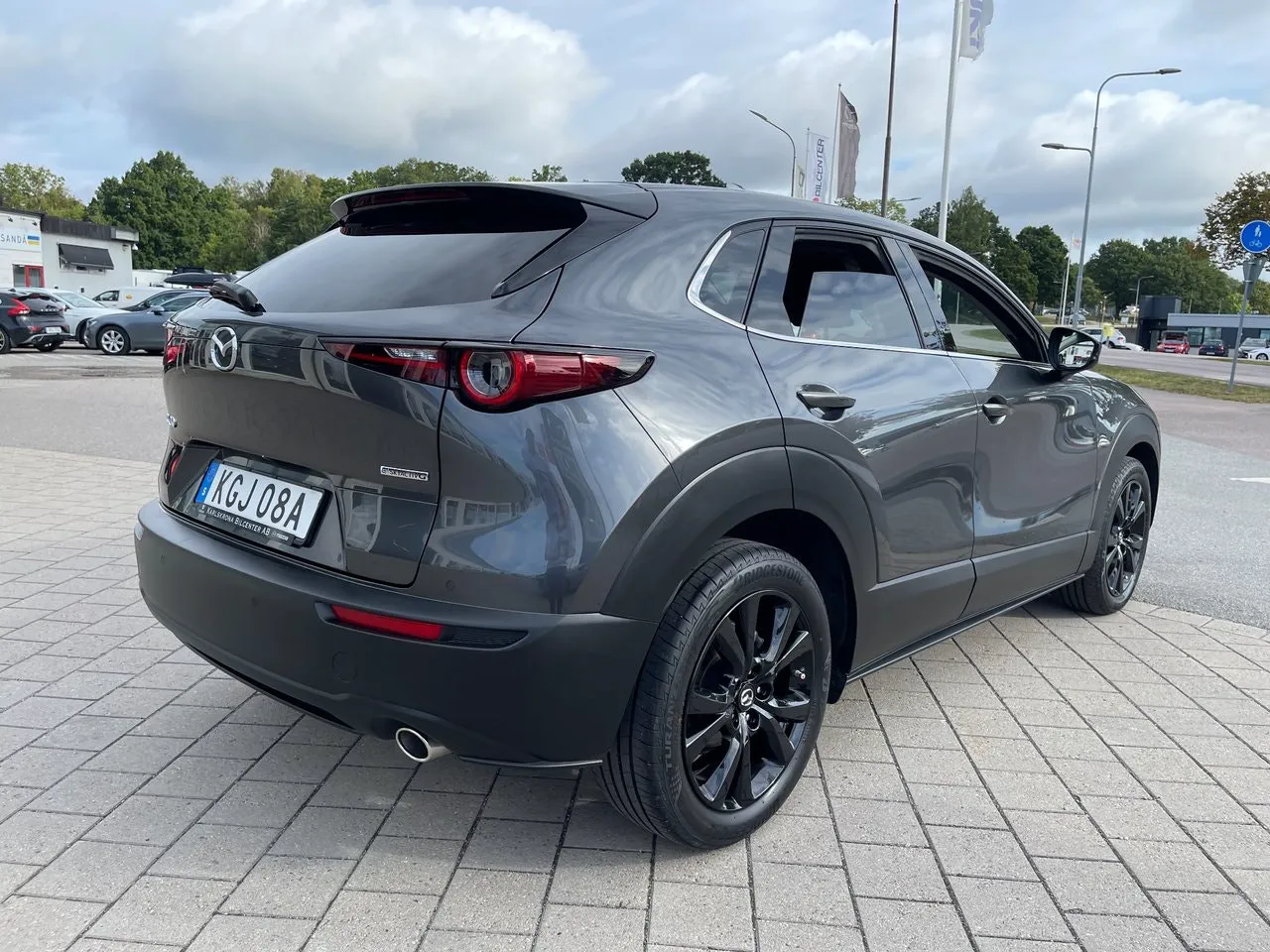 Vehicle image 4