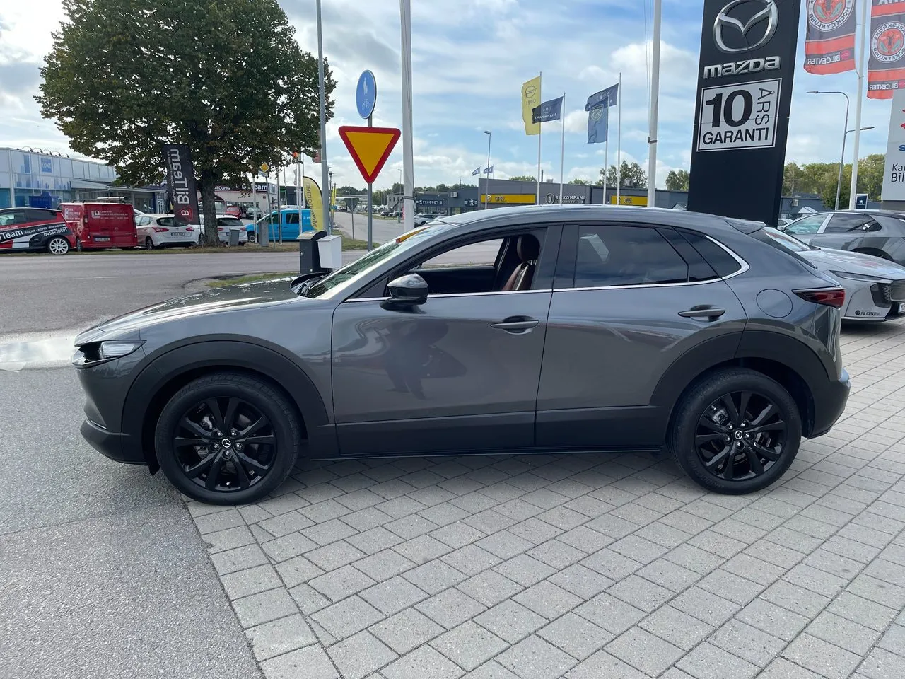 Vehicle image 7