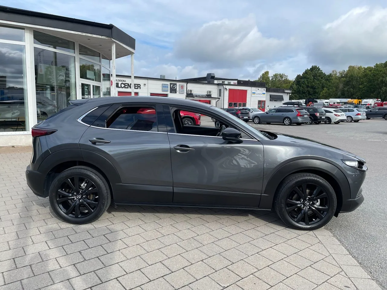 Vehicle image 3