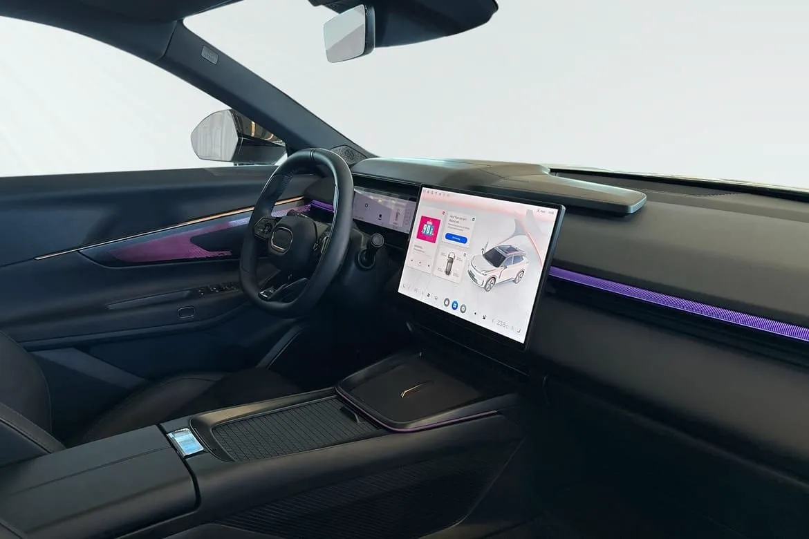 Vehicle image 8