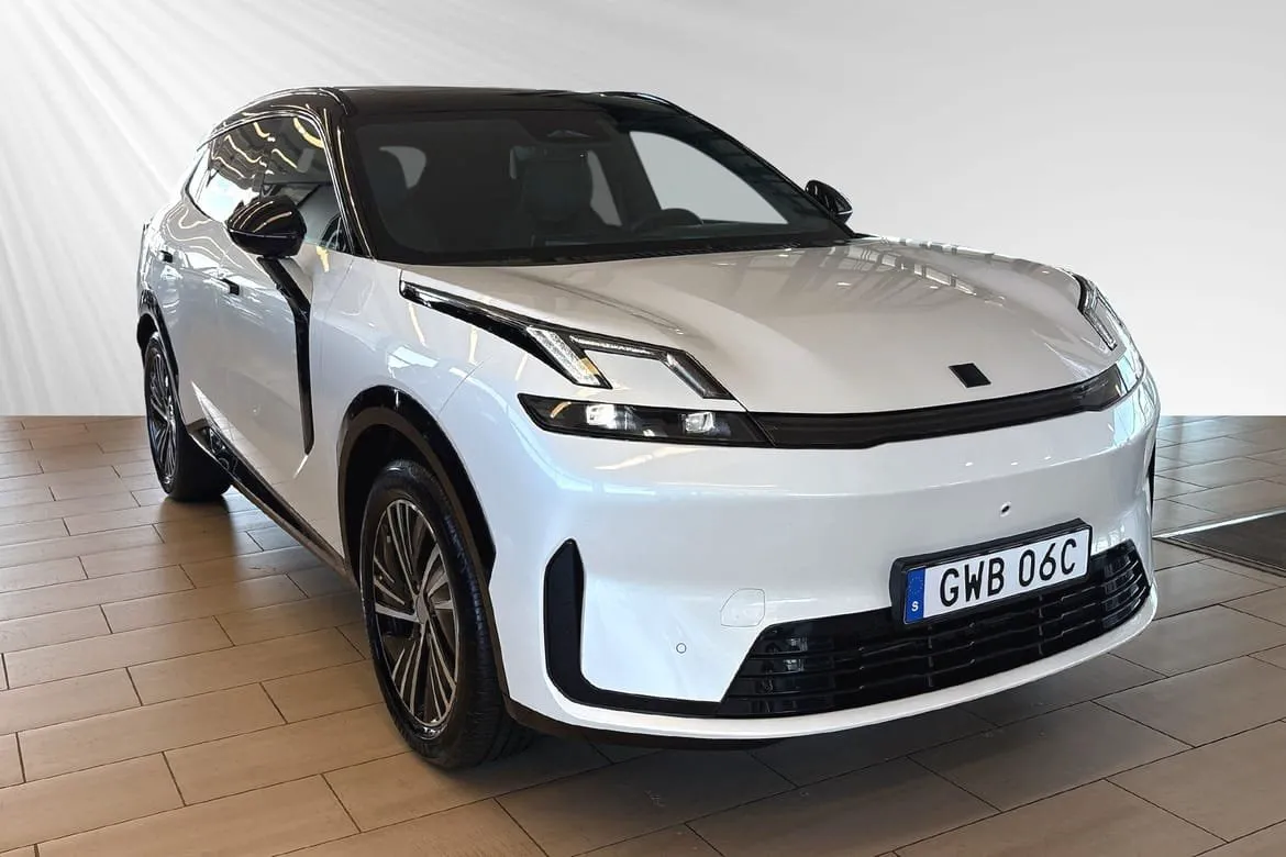 Vehicle image 4