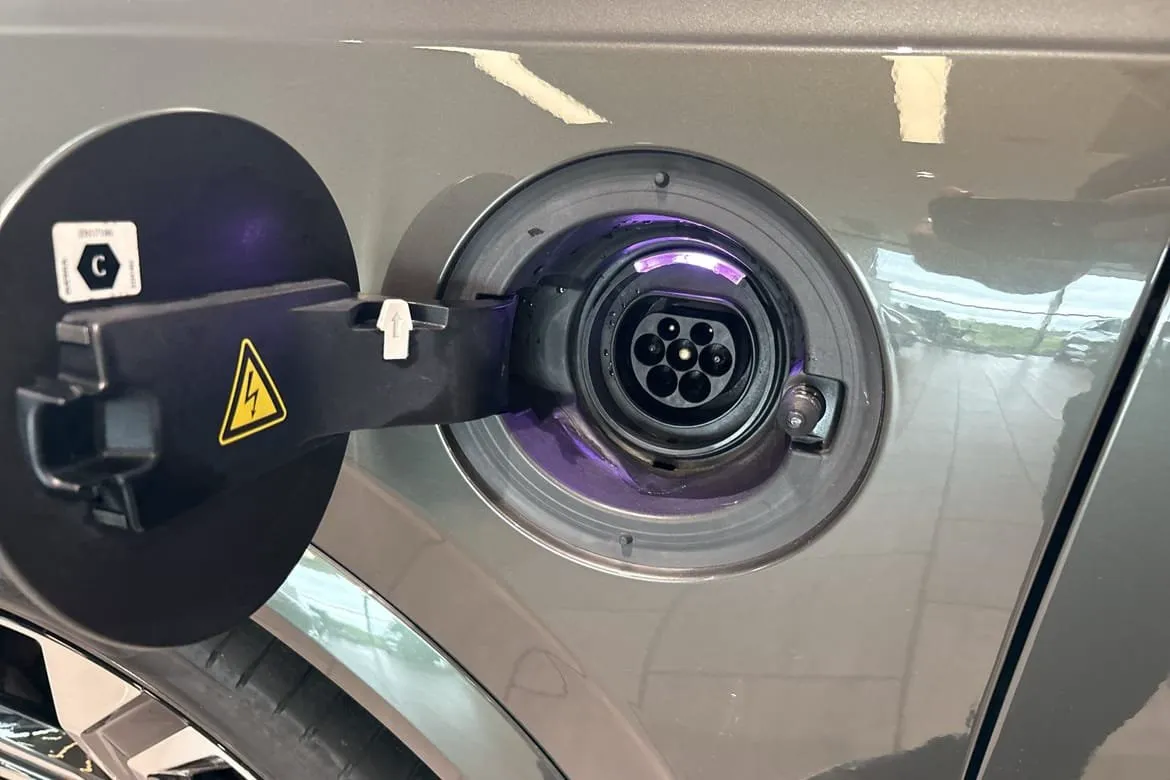 Vehicle image 18