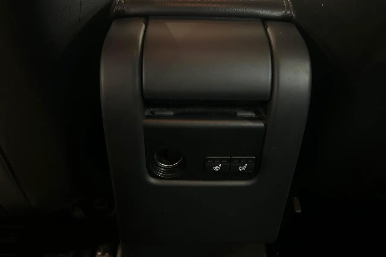 Vehicle image 24