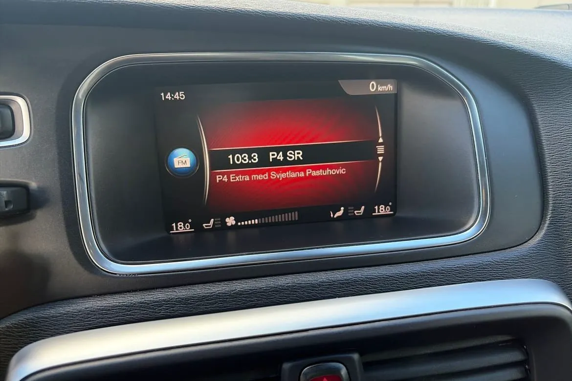 Vehicle image 14