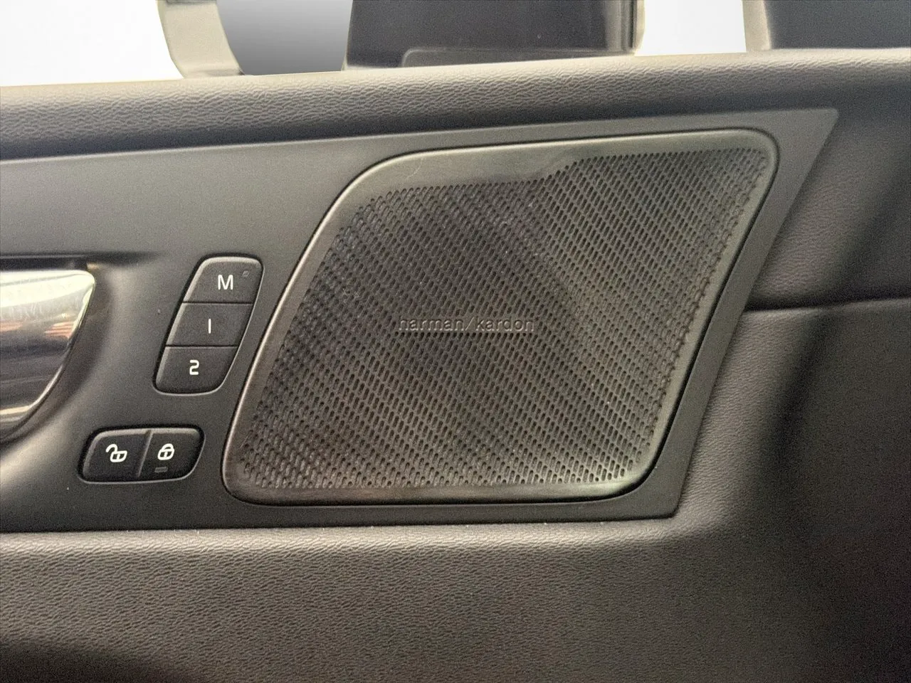 Vehicle image 34