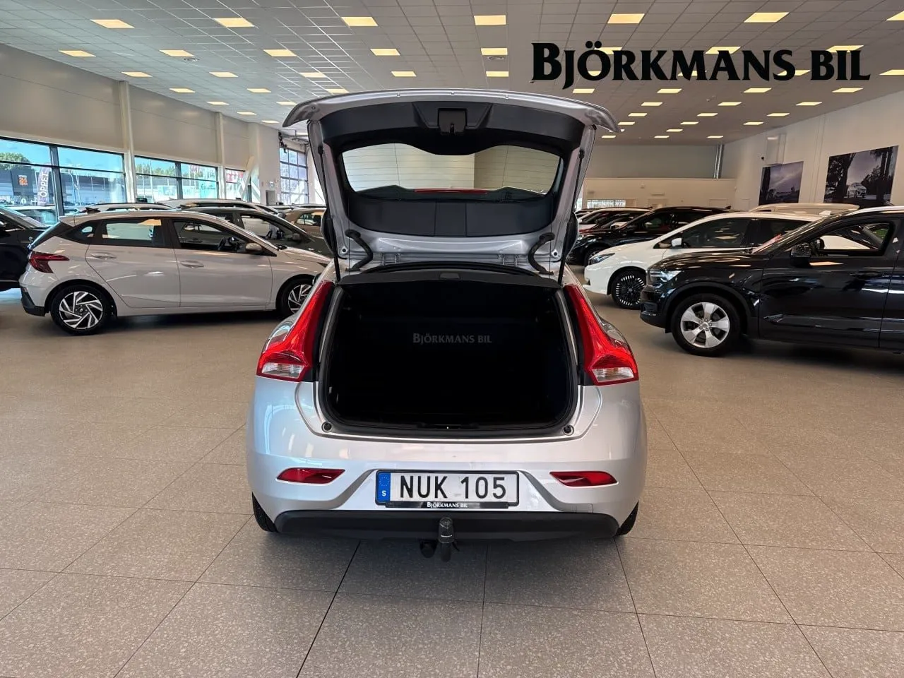 Vehicle image 13