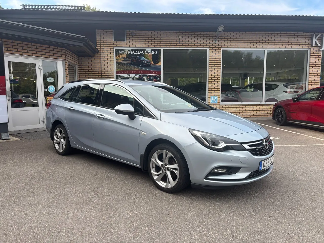 Vehicle image 6