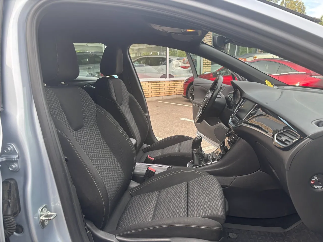 Vehicle image 16