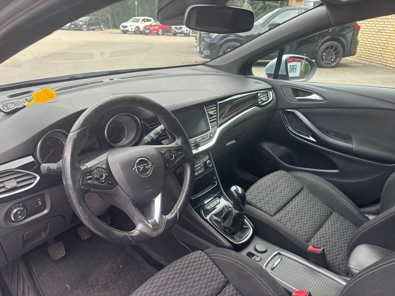 Vehicle image 10