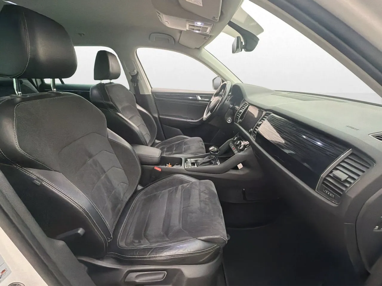 Vehicle image 26