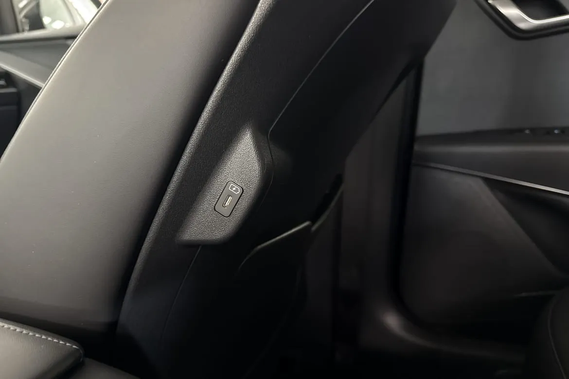 Vehicle image 23