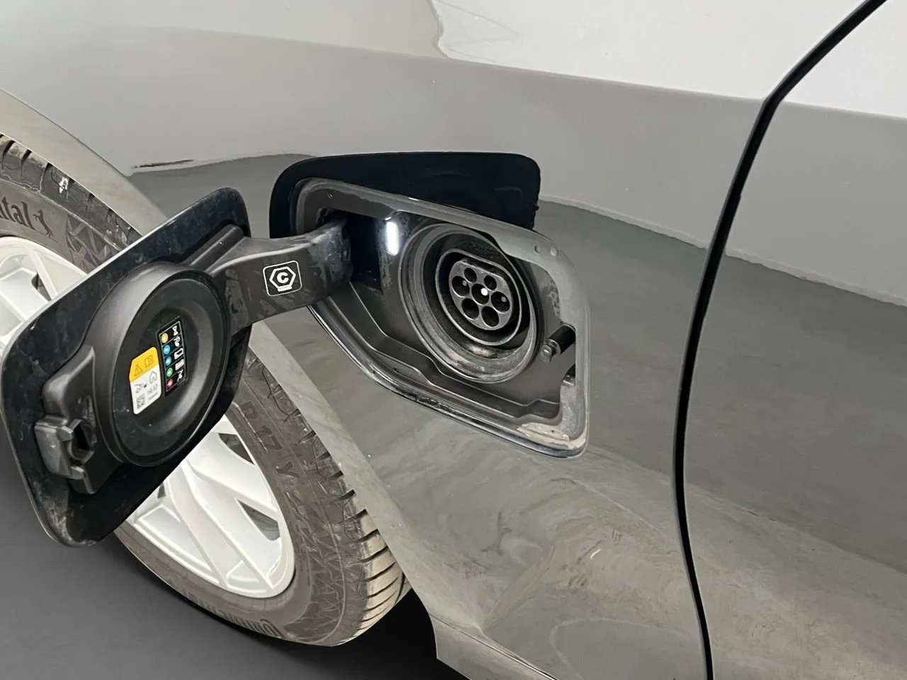 Vehicle image 30