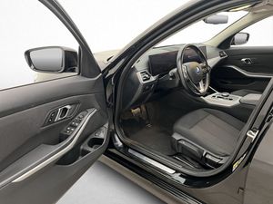 BMW 330 bild 8