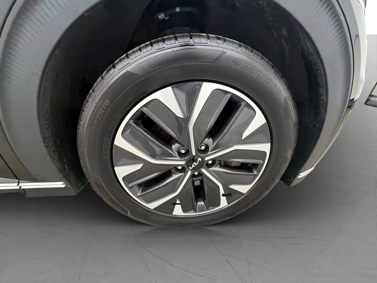 Vehicle image 33