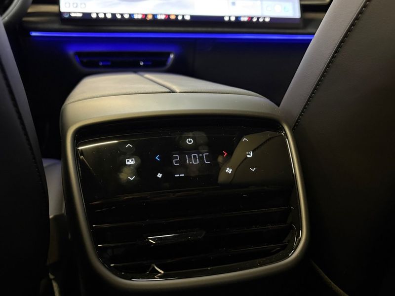 Mazda CX-6e bild 11