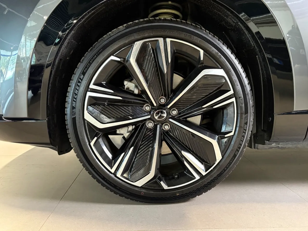 Vehicle image 21