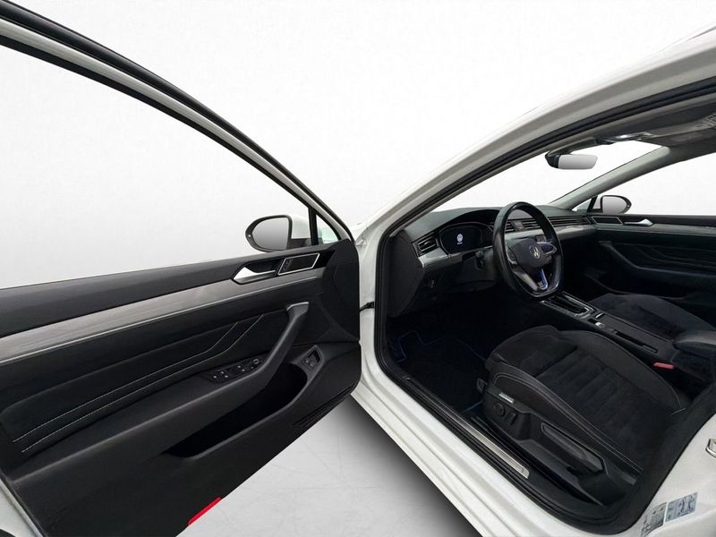 Volkswagen Passat bild 10