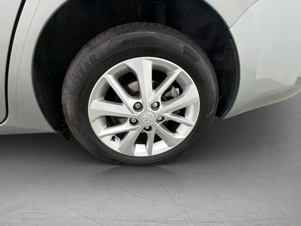 Vehicle image 16