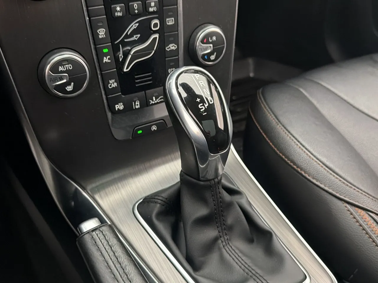 Vehicle image 28