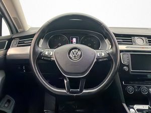 Volkswagen Passat bild 14